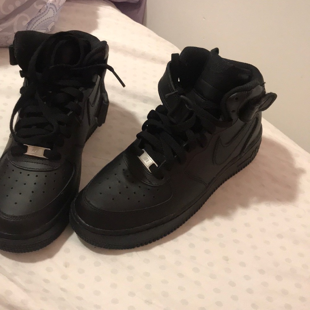 Black Air Force 1’s
